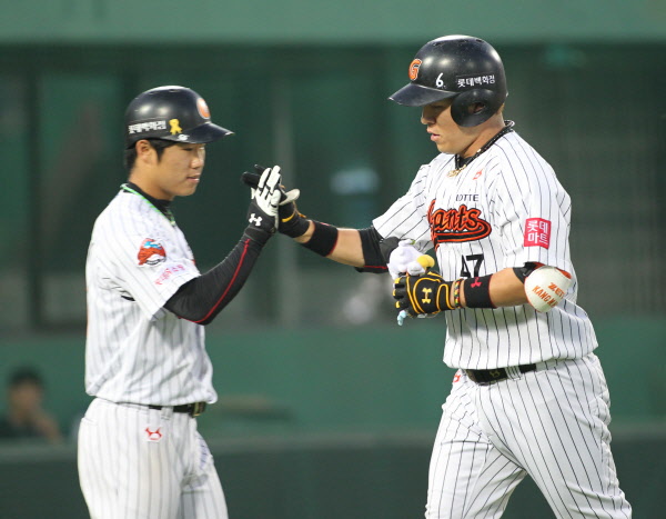 강민호선수의 달아나는 솔로홈런